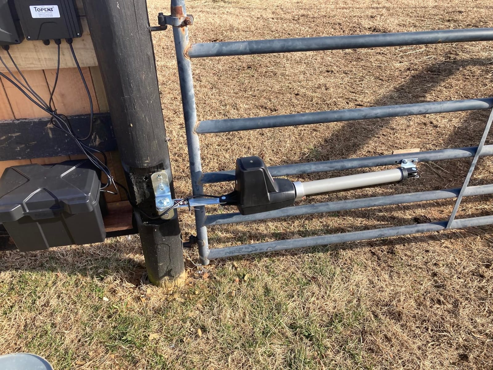 TOPENS AT6131S Solar Single Swing Gate Opener Medium Duty | Up to 660lbs in Weight OR 18ft in Length, Easy DIY, Solar Panel and Remote Control Included customer photo 1
