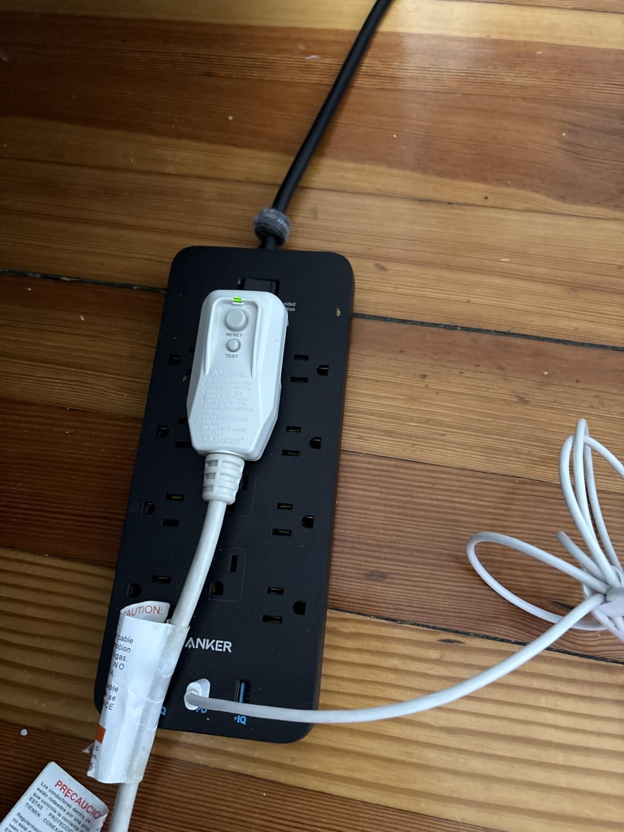 Anker Power Strip with 2100J Surge Protector, Outlet Extender, 20W, 12 AC | 5ft Extension Cord with Multiple Outlets, 1 USB C, 2 USB A, Home Office, Dorm Room Essentials, TUV Listed customer photo 1