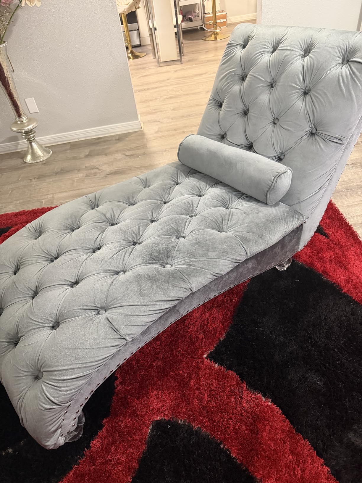 Velvet Chaise Lounge Chair with Toss Pillow, Modern Tufted Button Lounge Chair with Acrylic Legs, Upholstered Indoor Sleeper Chair for Living Room, Bedroom, Beige customer photo 1