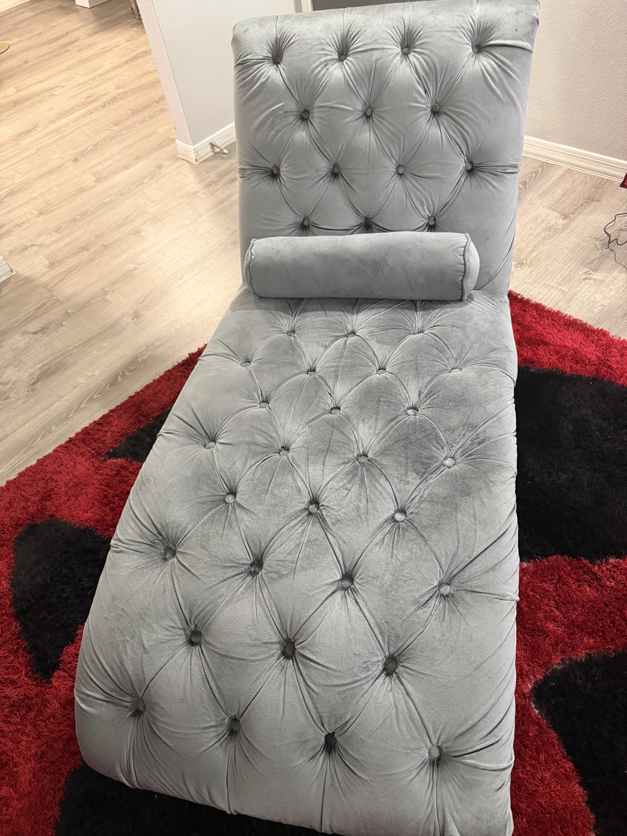 Velvet Chaise Lounge Chair with Toss Pillow, Modern Tufted Button Lounge Chair with Acrylic Legs, Upholstered Indoor Sleeper Chair for Living Room, Bedroom, Beige customer photo 2