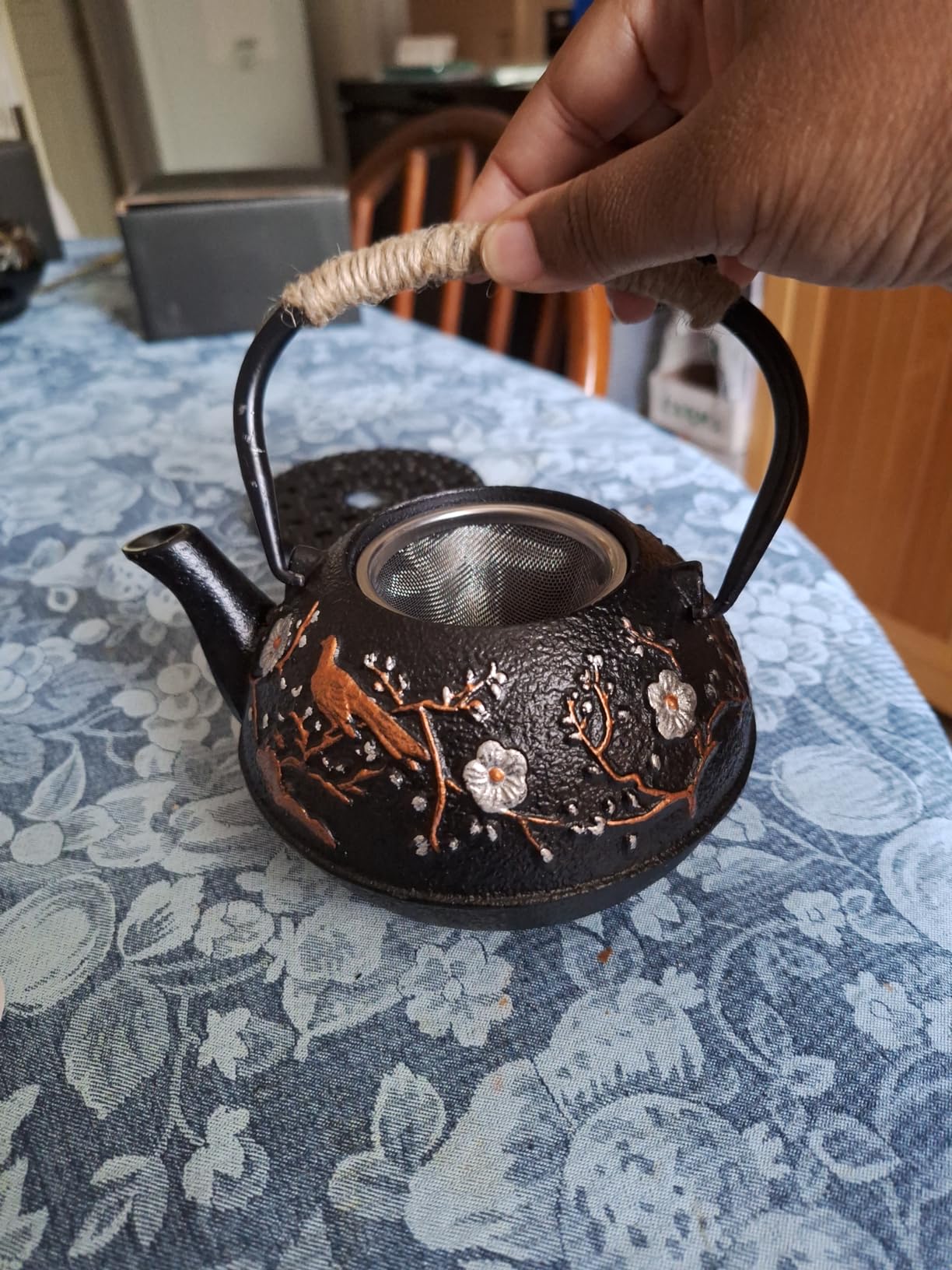 Dyna-Living Cast Iron Teapot 40.6oz Japanese Tea Kettle Set with 4 Tea Cups, Trivet & Stainless Steel Infuser customer photo 2