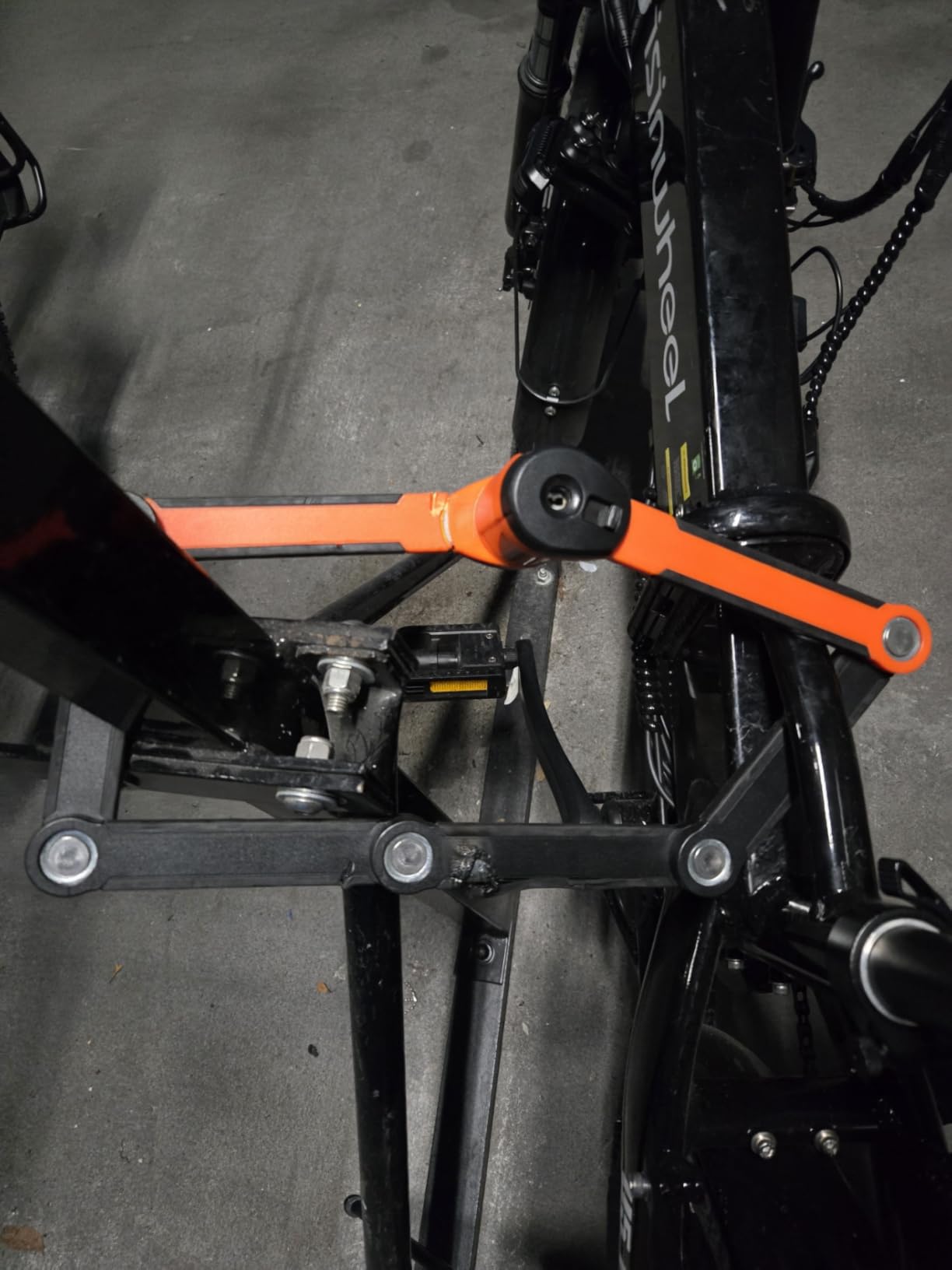 Kryptonite Evolution 790 Folding Bike Lock, Compact Lightweight High Security Anti-Theft Foldable Bicycle Lock with 2 Keys and Mount for E-Bikes Scooter Road Mountain Bikes, 90cm (35 in) Orange customer photo 1