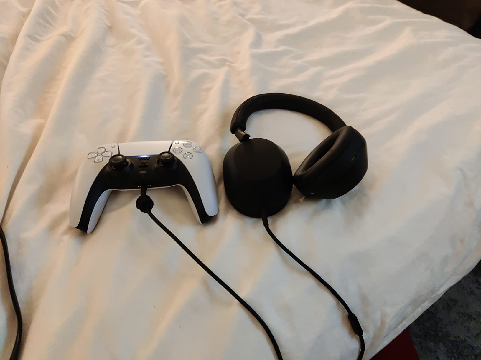 Sony WH-1000XM5 Premium Noise Cancelling Wireless Headphones, Black | Auto NC Optimizer, Up to 30 Hrs of Battery, Carrying Case, Crystal Clear Calls, Touch Control, Multipoint Connection customer photo 2