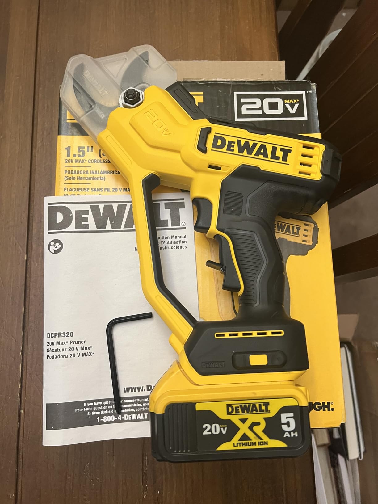 DEWALT 20V MAX Pruning Shears Garden Tool, Cordless, Bare Tool Only (DCPR320B) customer photo 2