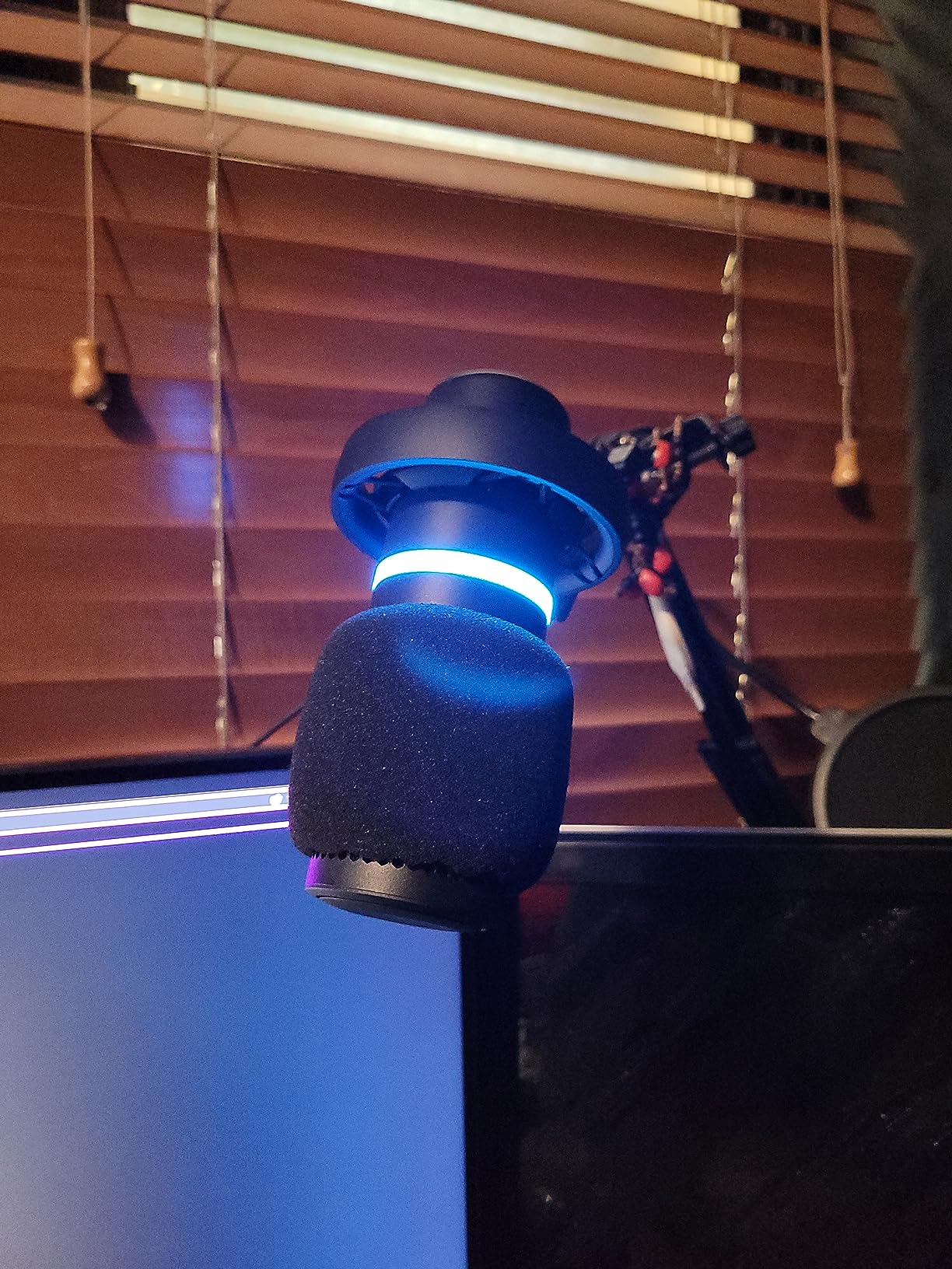 HyperX DuoCast - RGB USB Condenser Microphone for PC, PS5, PS4, Mac, Low-profile Shock Mount, Cardioid, Omnidirectional, Pop Filter, Gain Control, Gaming, Streaming, Podcasts, Twitch, YouTube, Discord customer photo 1