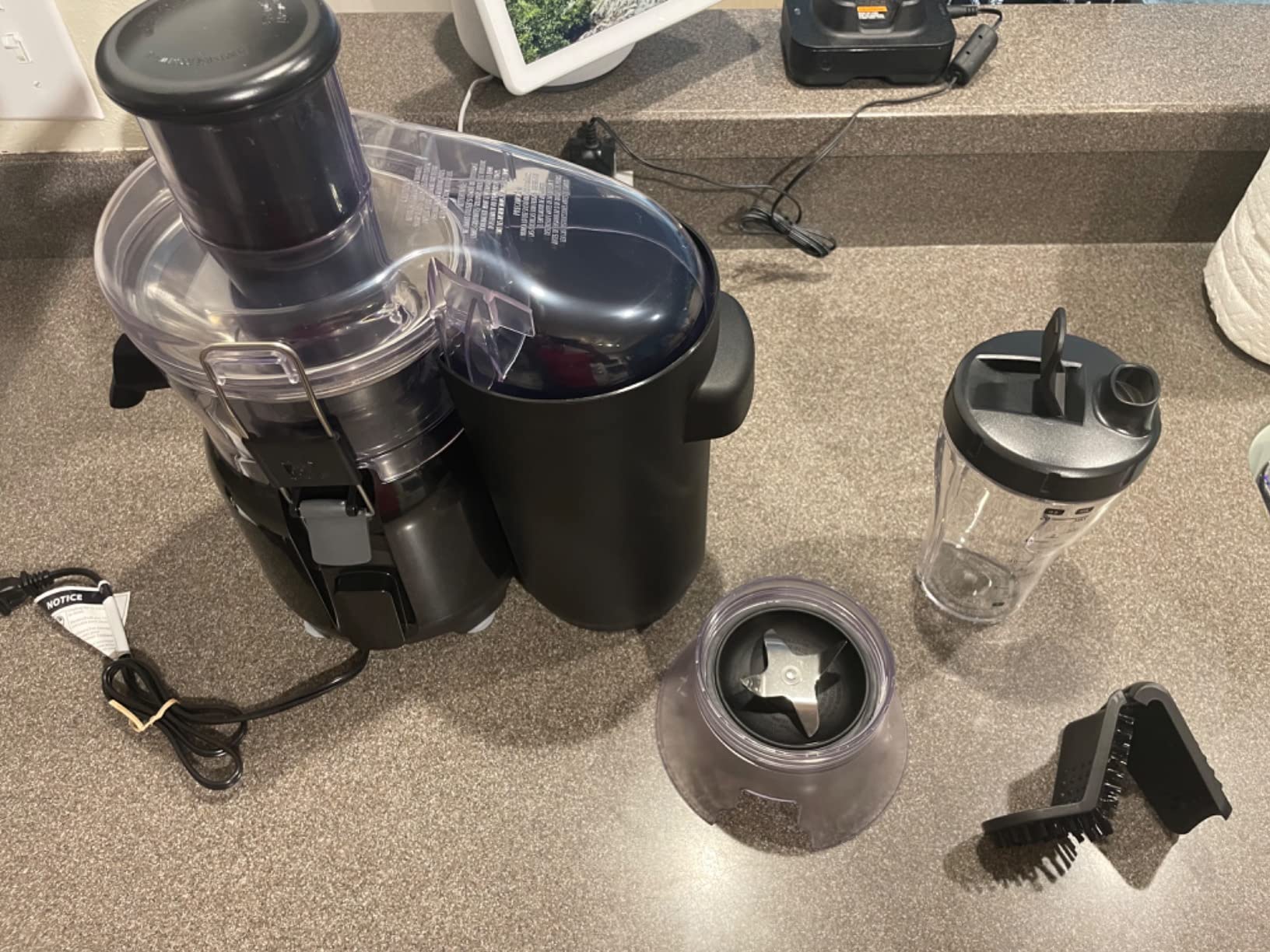 Hamilton Beach Juice & Blend 2-in-1 Juicer Machine and 20 oz. Blender customer photo 1