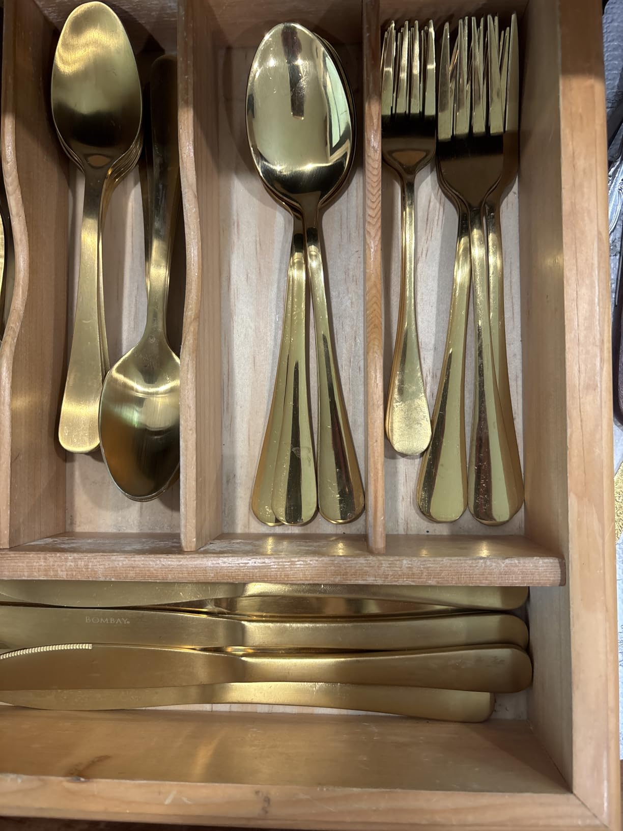 40 Piece Silverware Set Service for 8, Premium Stainless Steel Flatware Set, Mirror Polished Cutlery Utensil Set, Durable Home Kitchen Eating Tableware Set, Include Fork Knife Spoon Set, Dishwasher Safe customer photo 1