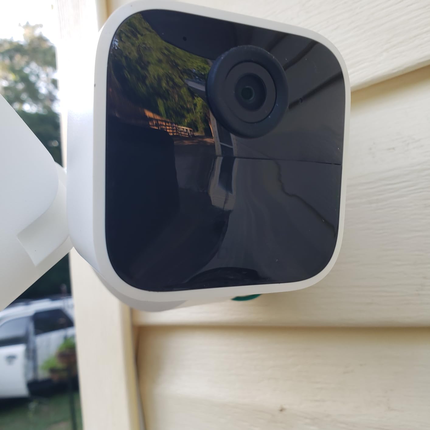 Blink Wired Floodlight Camera, Smart Security Camera, 2600 Lumens, HD Live View, Enhanced Motion Detection, Built-in Siren, Works with Alexa, 1 Camera (White) customer photo 2
