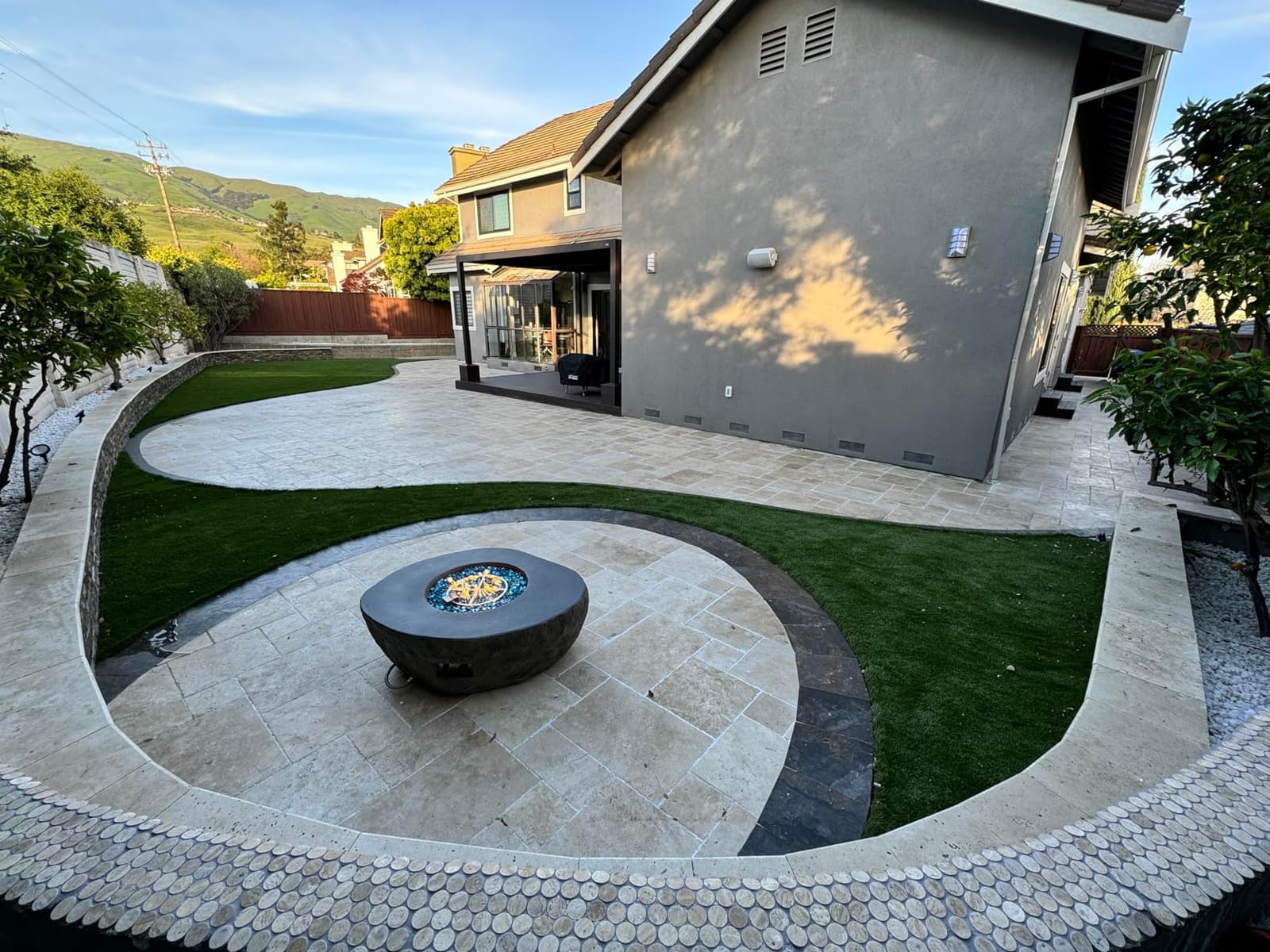 Elementi | Manhattan Gas Fire Pit Cast Concrete 36