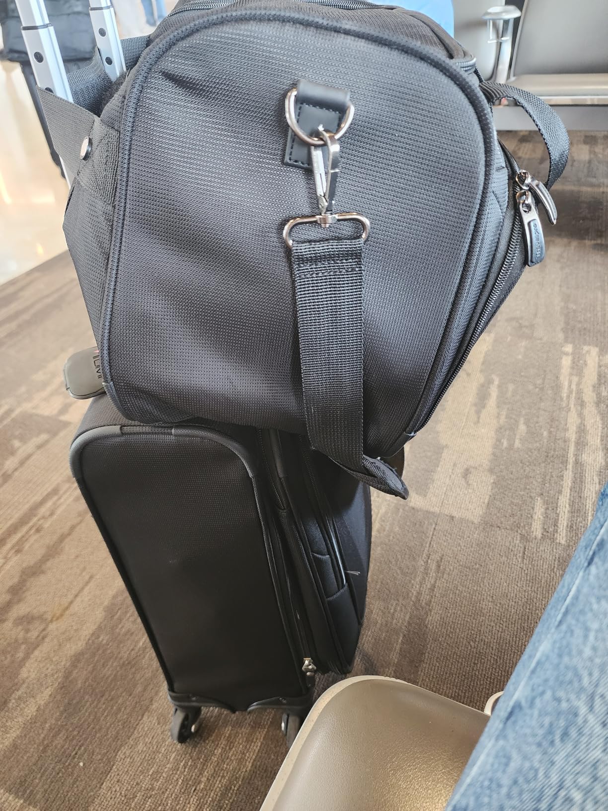 Travelpro Maxlite 5 Softside Expandable Luggage with 4 Spinner Wheels, Lightweight Suitcase, Men and Women, Ensign Blue, Checked-Medium 25-Inch customer photo 1