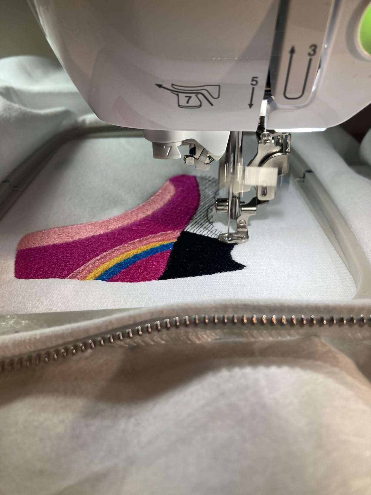 Brother SE2000 Sewing and Embroidery Machine Computerized customer photo 1