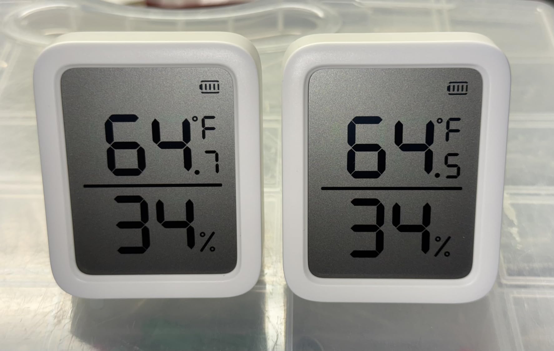 SwitchBot Thermometer Hygrometer, Bluetooth Indoor Humidity Meter and Temperature Sensor with App Control, Large LCD Display, Notification Alerts, Data Storage Export, Remote Monitor for Home (2 Pack) customer photo 1