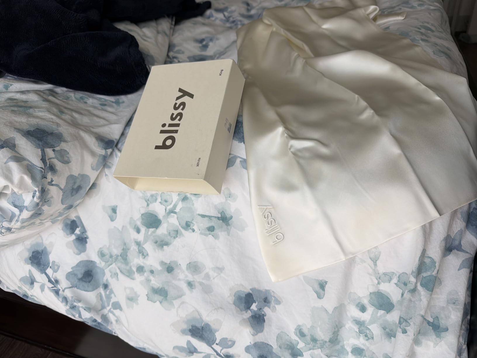 Blissy Silk Pillowcase - 100% Pure Mulberry Silk - 22 Momme 6A High-Grade Fibers - Silk Pillow Cover for Hair & Skin - Regular, Queen & King (Blissy White, Standard) customer photo 1