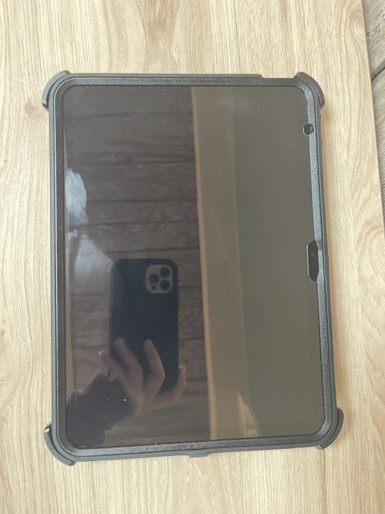 OtterBox Defender Series Case for iPad (A16 & 10th Gen) - Black | Heavy Duty, Rugged and Protective iPad Case customer photo 2