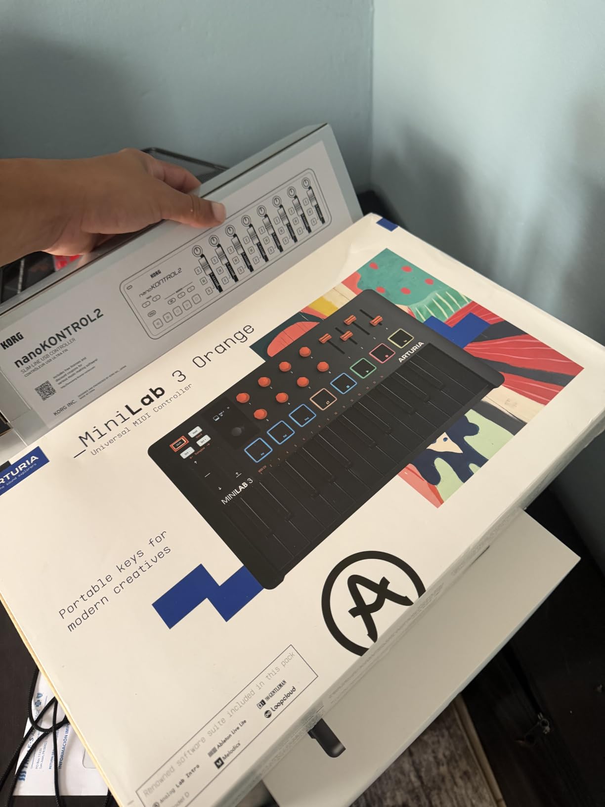 Arturia MiniLab 3 Universal MIDI Controller, White | All in One Software Package, 25 Keys, 8 Multi-Color Pads, White customer photo 1
