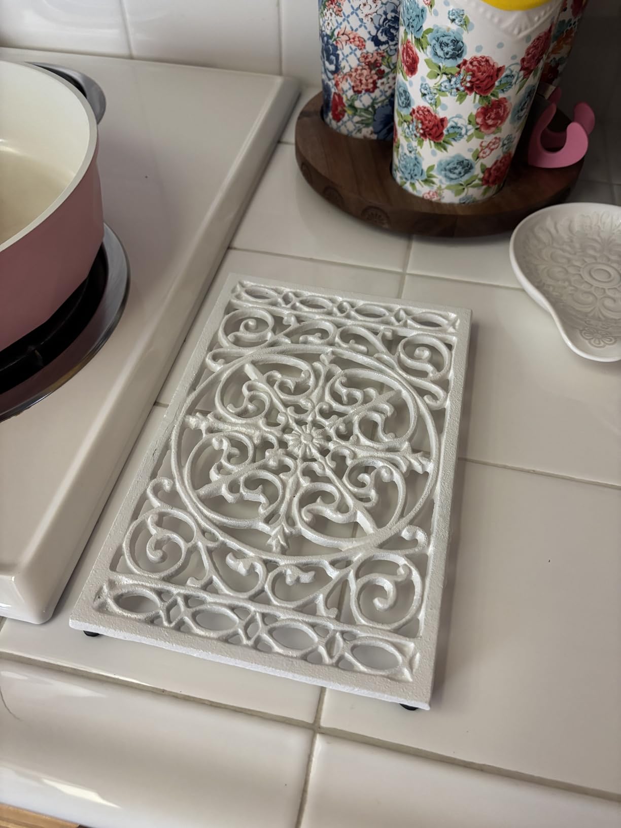 Sumnacon Cast Iron Trivet 2Pcs Heat Resistant Trivets for Hot Pots and Pans | Rustic Metal Trivets with Rubber Feets for Teapot Hot Dish Plate Holder for Kitchen Dining Table Countertop Cooktop, Black customer photo 2
