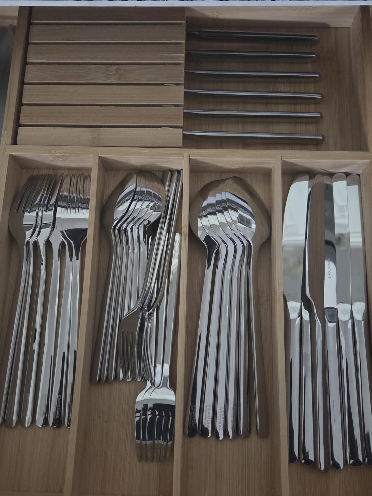 KINGSTONE 40 Piece Silverware Set, Flatware Set for 8, 18/10 Stainless Steel Cutlery Set Mirror Polished Modern Design Dishwasher Safe customer photo 2