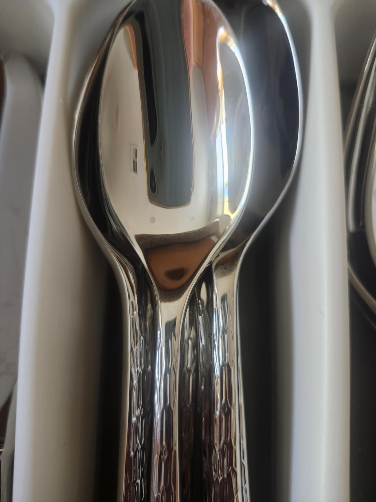 Silverware Set for 12, 60 Piece Flatware Set, 18/10 Stainless Steel | Hammered Mirror Polished Ripple Handles, Dishwasher Safe, Rust Resistant, for Home Kitchen, Wedding, Party, Housewarming Gift customer photo 2