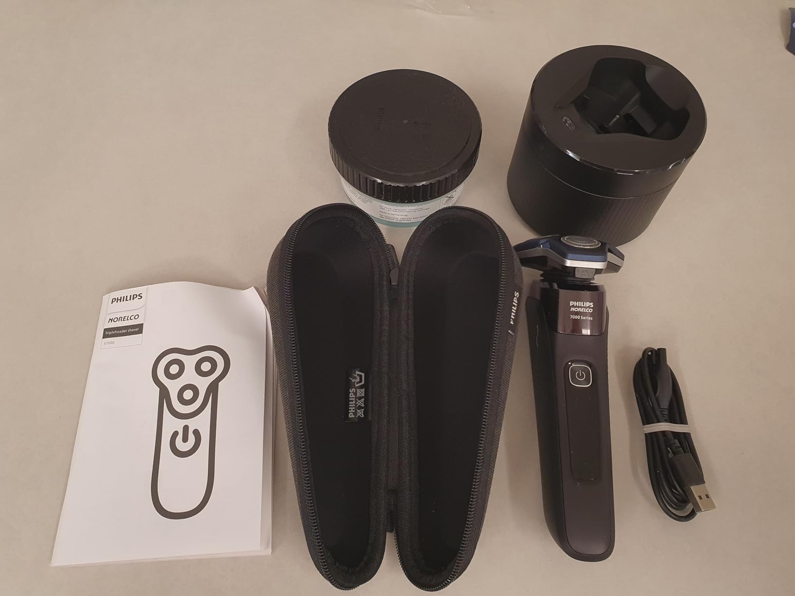 Philips Norelco Shaver 7600, Rechargeable Wet & Dry Electric Shaver with SenseIQ Technology, Quick Clean Pod, Travel Case & Pop-up Trimmer, S7886/84 customer photo 1