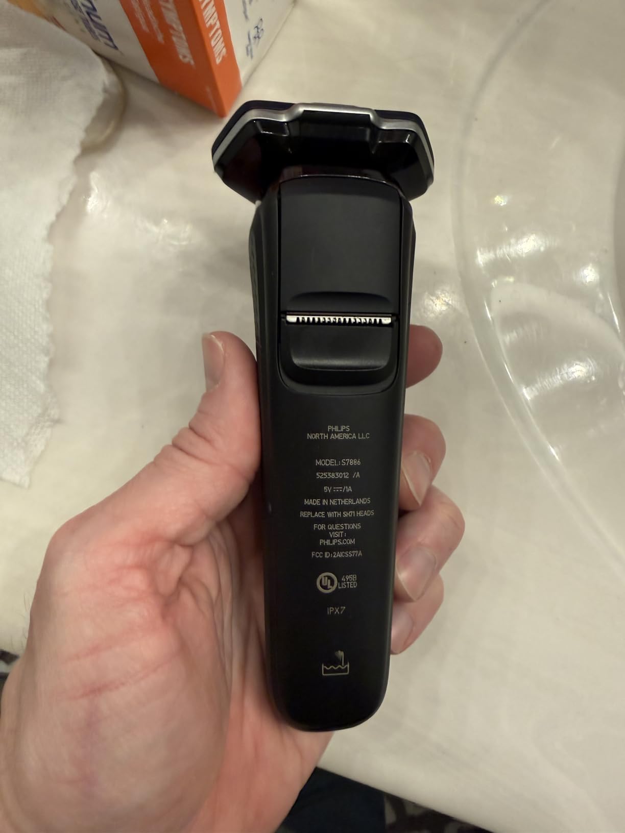 Philips Norelco Shaver 7600, Rechargeable Wet & Dry Electric Shaver with SenseIQ Technology, Quick Clean Pod, Travel Case & Pop-up Trimmer, S7886/84 customer photo 2