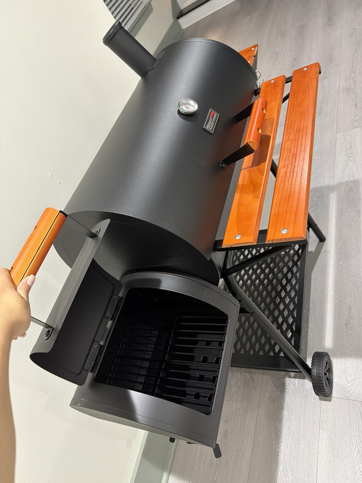 Royal Gourmet CC1830W 30-Inch Charcoal Grill with Offset Smoker, Wood-Painted Table, 811 Sq. In., Black customer photo 2