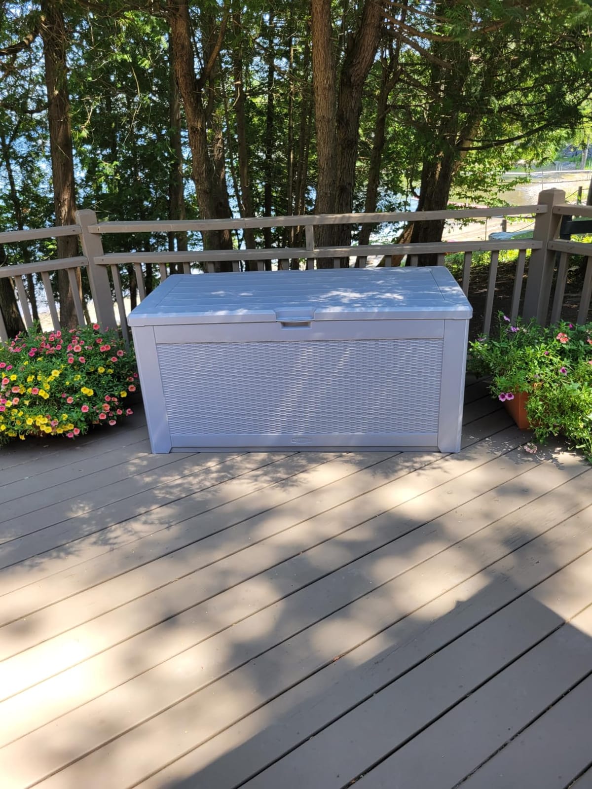 Rubbermaid Extra Large Resin Outdoor Storage Deck Box (134 Gal), Weather Resistant, Black, Deck Organization for Home/Backyard/Pool Chemicals/Toys/Garden Tools/Porch/Patio Cushions customer photo 1