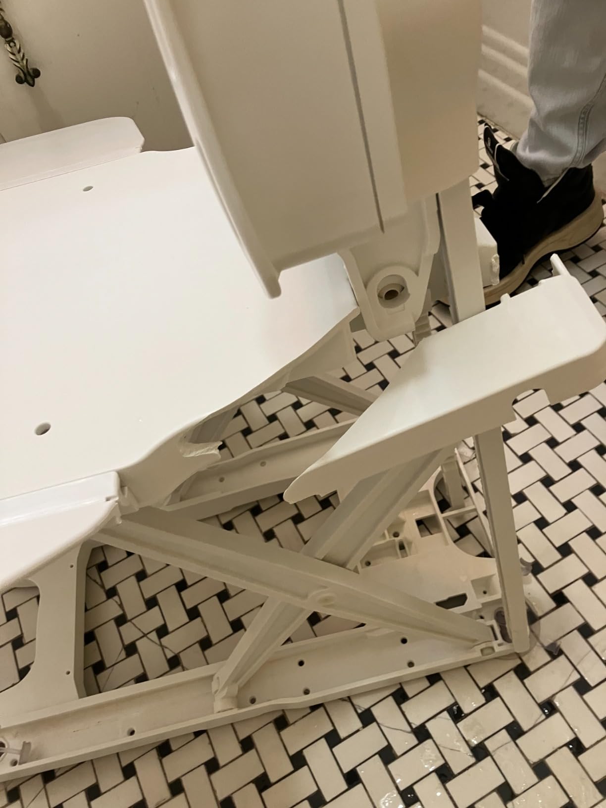 Drive Medical Bellavita Dive Reclining Electric Bath Lift Chair, White, Reclining Electric Auto Bath Lifter and Tub Chair Lift with Open Seat Design customer photo 2