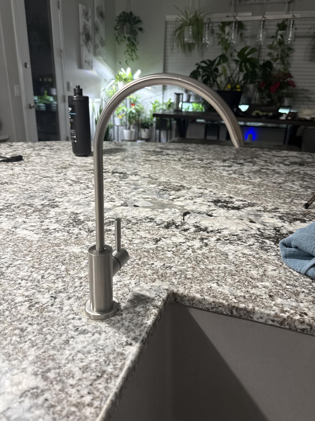 WEWE Touchless Kitchen Faucet with Pull Down Sprayer - Single Handle Kitchen Faucets Smart Motion Sensor Stainless Steel Brushed Nickel Sink Faucet customer photo 2