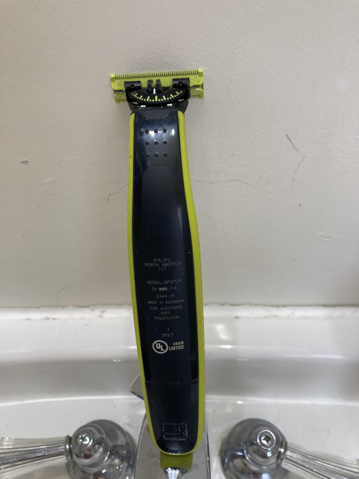 Norelco Philips OneBlade 360 Hybrid Face Trimmer and Shaver, 5 Length Comb | 360 Blade Technology, 5-length Comb, 100% Showerproof, Stainless Steel Blade Lasts up to 4 months, 45-Min Runtime, QP2724/90 customer photo 1
