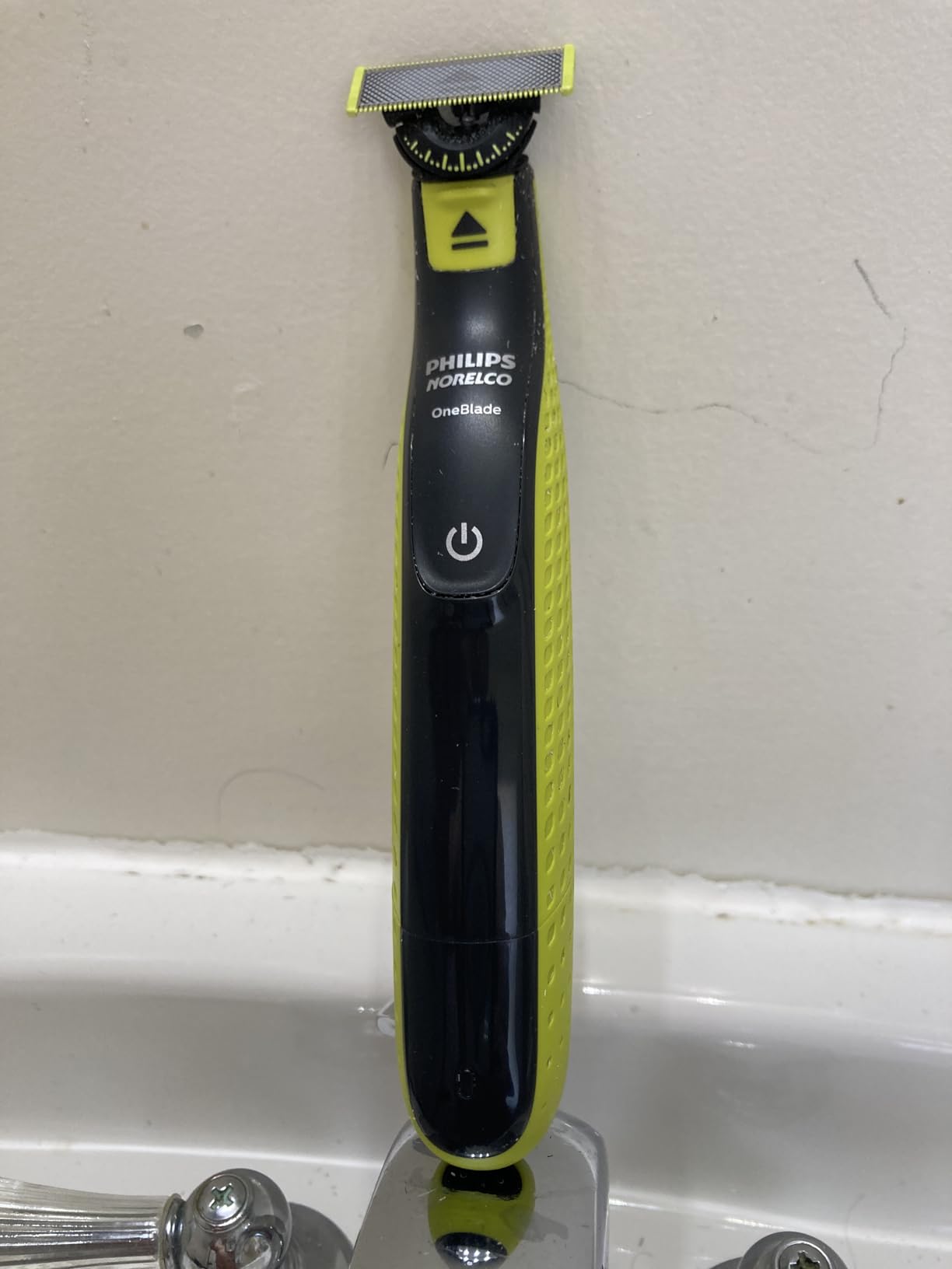 Norelco Philips OneBlade 360 Hybrid Face Trimmer and Shaver, 5 Length Comb | 360 Blade Technology, 5-length Comb, 100% Showerproof, Stainless Steel Blade Lasts up to 4 months, 45-Min Runtime, QP2724/90 customer photo 2