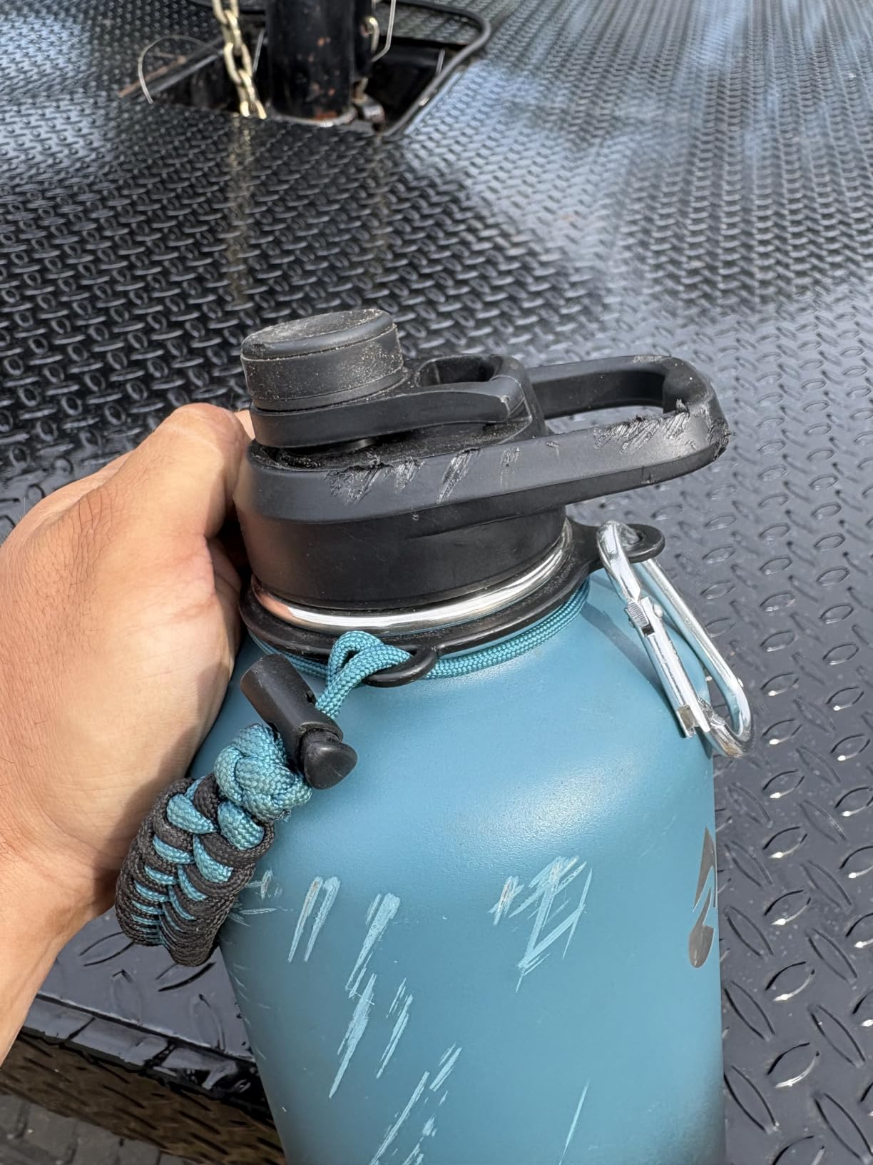 RAYMYLO Insulated Water Bottle 64 oz, Triple Wall Vacuum Stainless Steel (Cold for 48 Hrs), Leak Proof & Non-BPA, Half Gallon Water Flask Jug with Paracord Handle & Straw Spout Lids, Magic Black customer photo 2