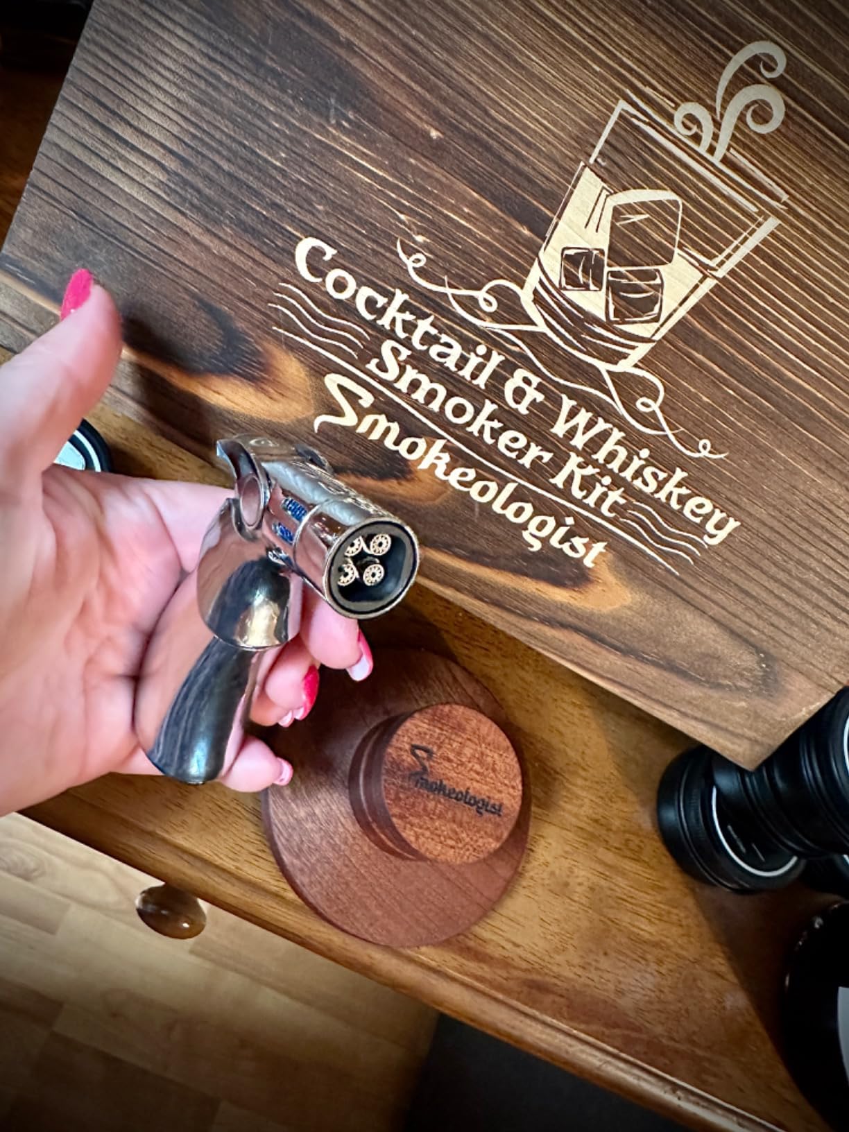 SMOKEOLOGIST Whiskey, Cocktail, and Old Fashioned Smoker Kit with Torch - includes 8 Unique Natural Wood Flavors, Luxury Wooden Box Gift Packaging, Premium Butane Torch (butane fuel not included) customer photo 1