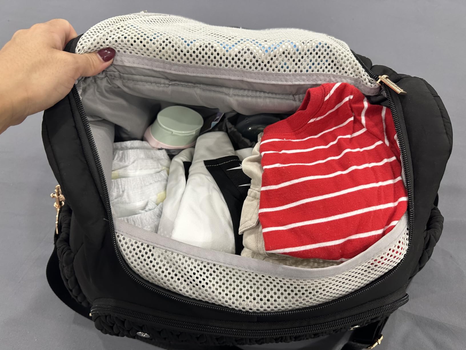 Hannah & Sophia Belle Convertible Baby Diaper Backpack & Bag in Black, Large Size, Dual Sided Water Resistant Changing Mat Included, Detachable Shoulder Straps, Easy To Use customer photo 2