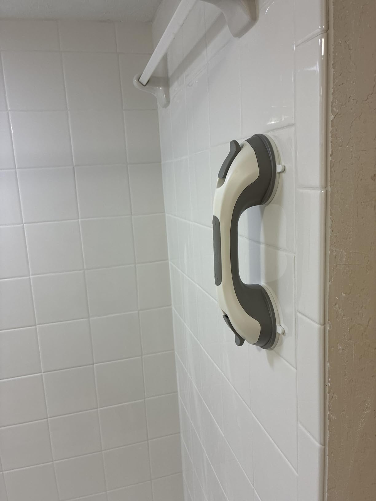 TAILI 2-Pack 16.8-inch Suction Shower Handles customer photo 1