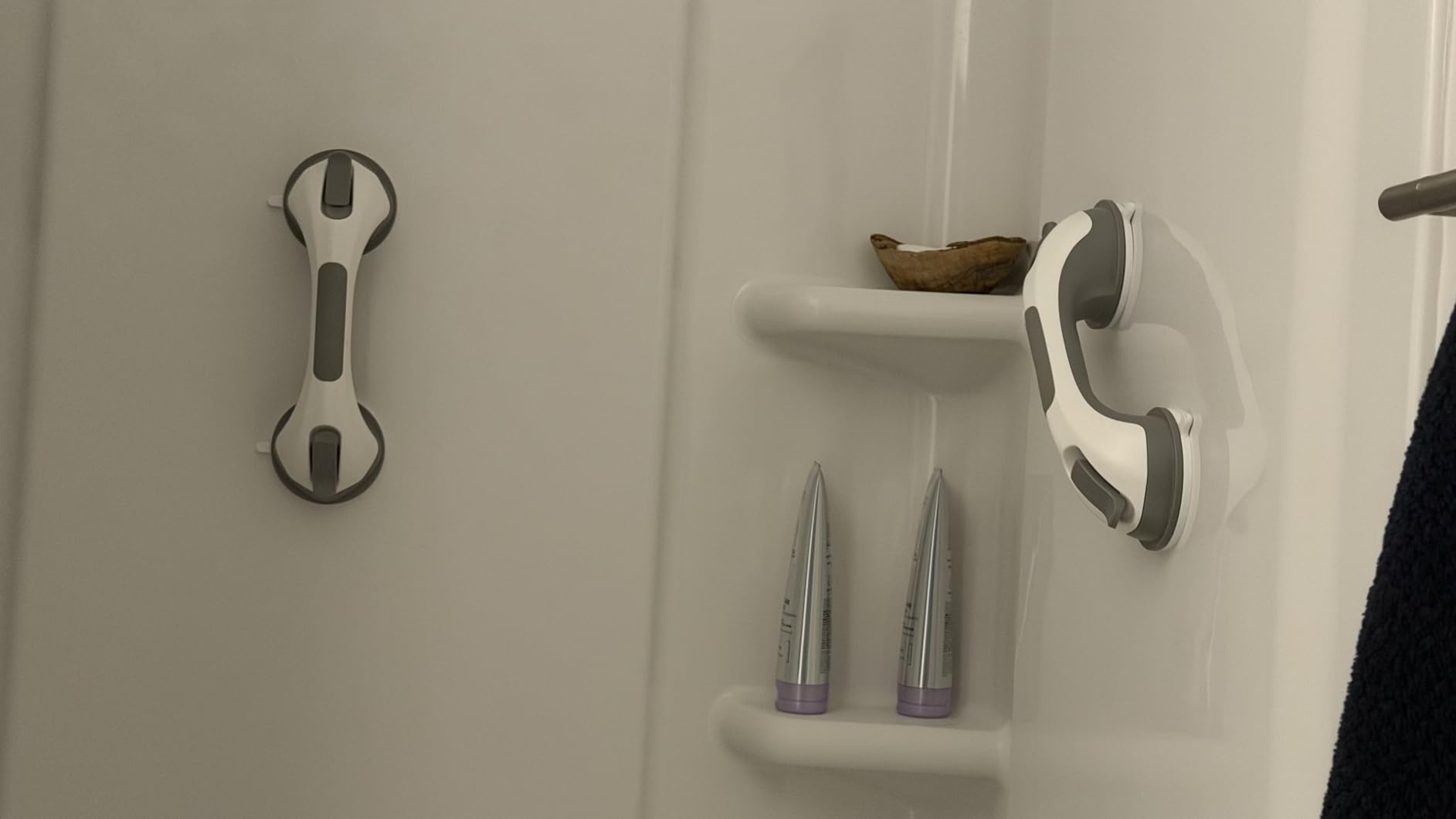 TAILI 2-Pack 16.8-inch Suction Shower Handles customer photo 2