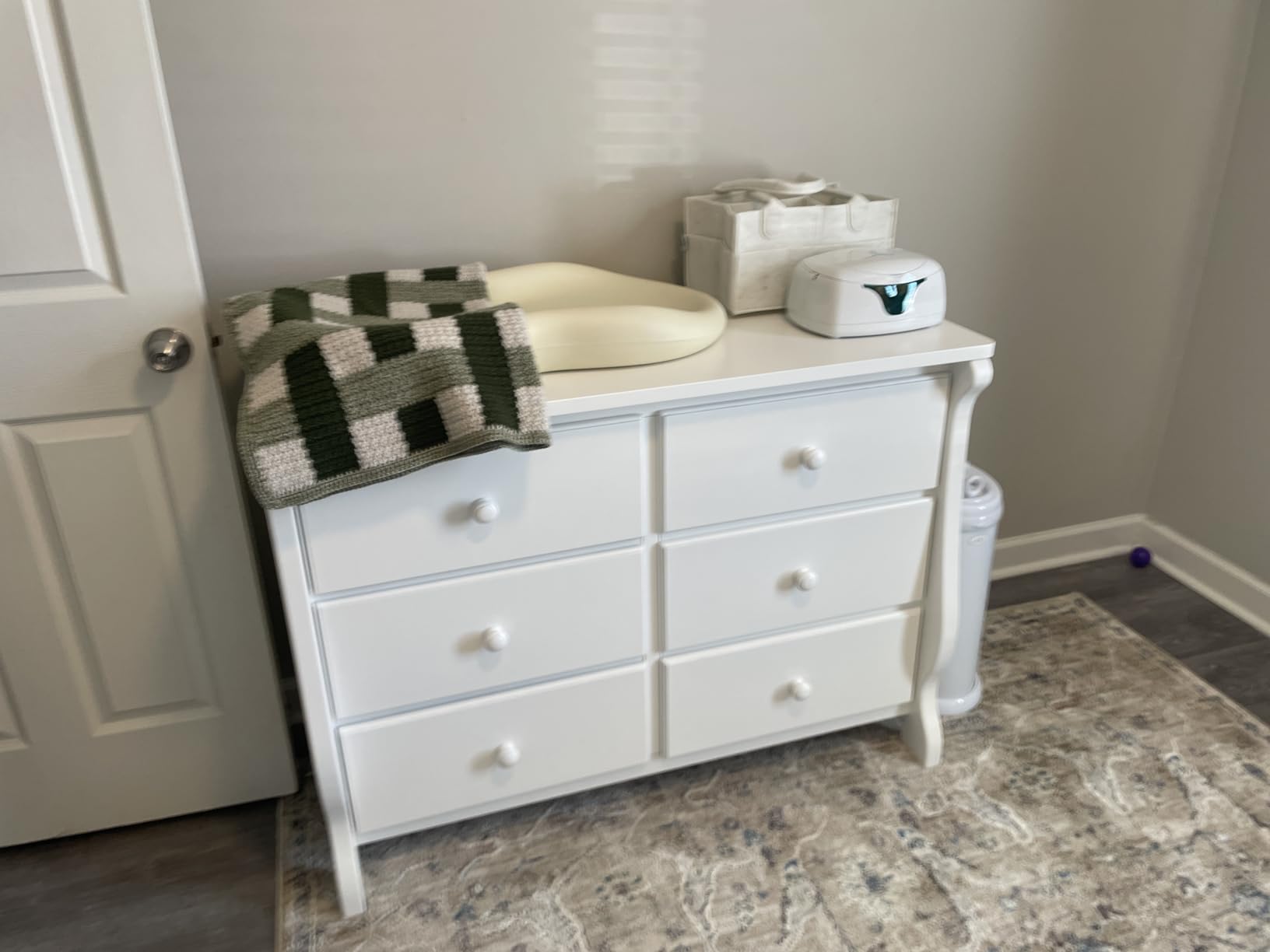 Delta Children Universal 6 Drawer Dresser with Interlocking Drawers - Greenguard Gold Certified, White customer photo 2