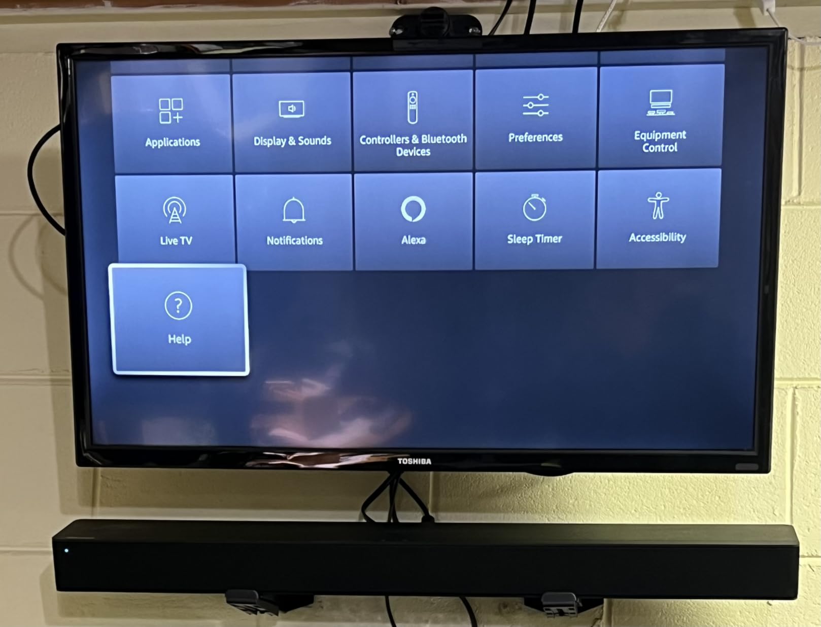 Hisense HS2100 2.1ch Soundbar with Wireless Subwoofer, Dolby Audio, DTS Virtual:X customer photo 2