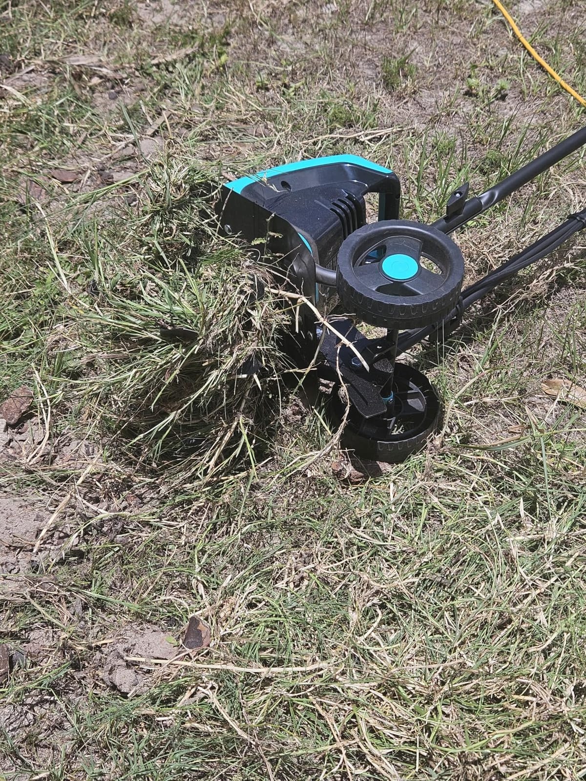 IncwBo 12'' 10.5AMP Corded Electric Garden Roto Tiller Cultivator Powerful | Electric front tine tiller lightweight, Metal baffle, Overload protected, Tills hard clay soil smooth, Easy (dis)assemble customer photo 1