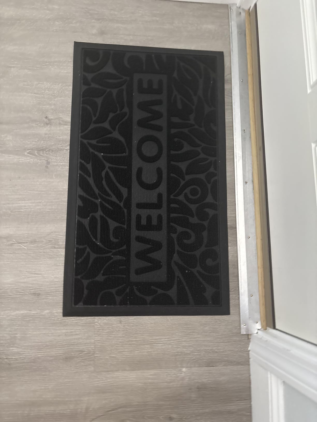 Yimobra Welcome Mat Outdoor 29.5x17, Waterproof Non-Slip Outdoor Mats for Front Door Outside Entrance, Low-Profile Entryway Mat Indoor for Garage Patio, Black customer photo 1