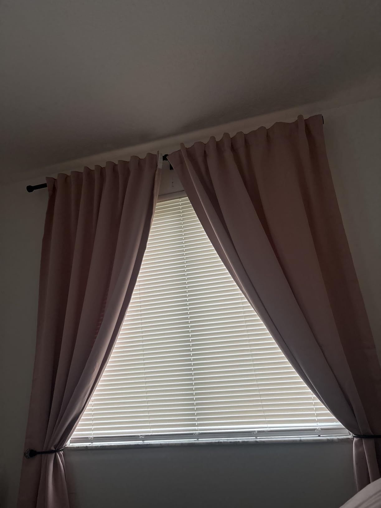 IFELS Heavy Duty Curtain Rods for Windows 66 to 120 Inch, 1 Inch Adjustable Black Curtain Rod with Easy Installation and Modern Design, Decorative Long Drapery Rods with Metal Finials customer photo 2