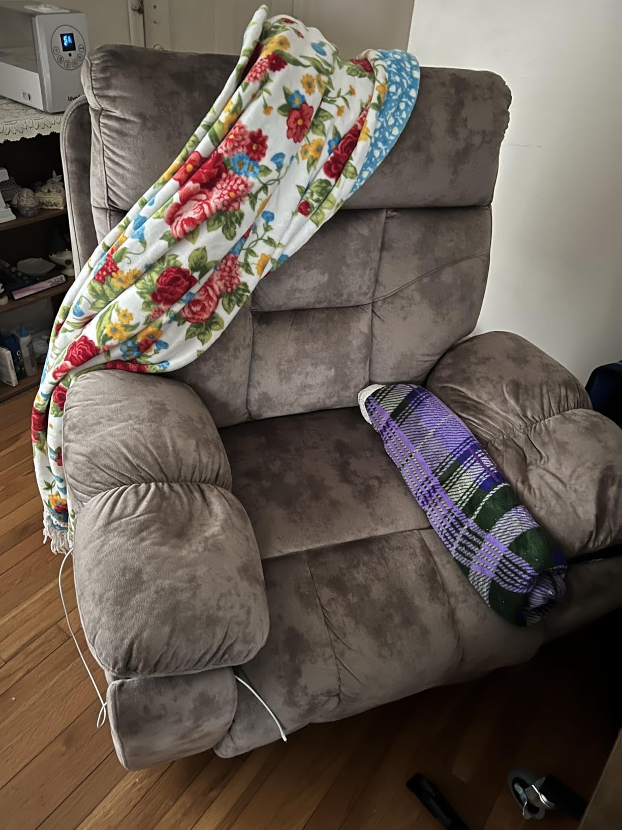 Large Power Lift Recliner Chair with Massage and Heat for Elderly Big and Tall People, Overstuffed Wide Recliners with 2 Cup Holders, Side Pocket and USB Port, Camel customer photo 1