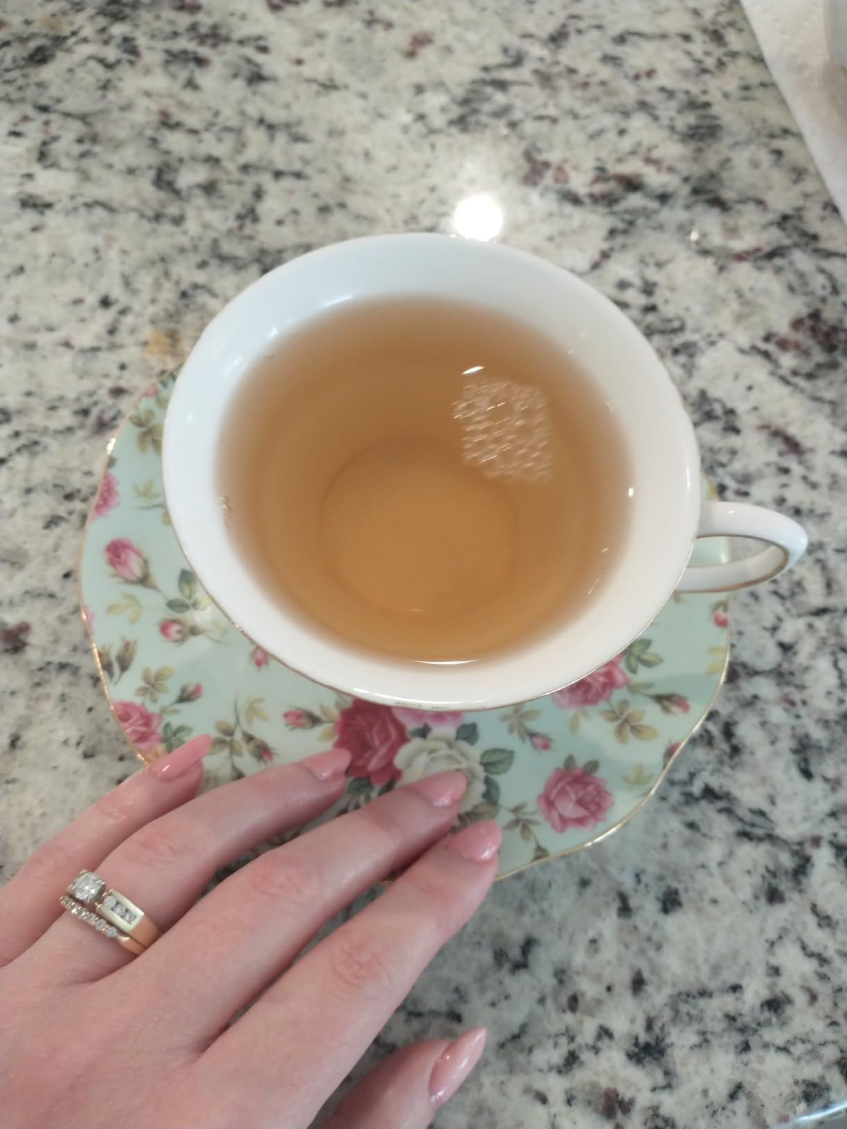 Harney & Sons Provence White Tea, 20 Sachets in Tin - White tea with apricot, lemon, lavender, vanilla and honey flavors customer photo 1