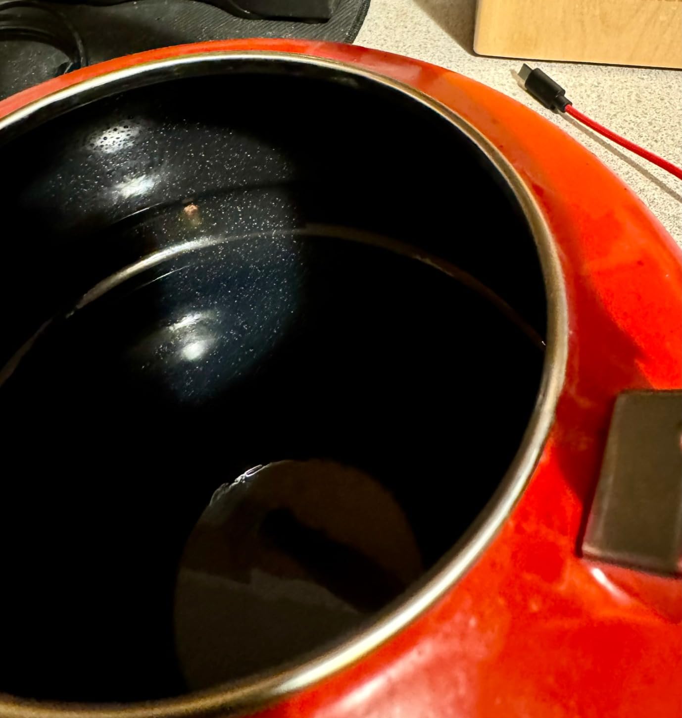Le Creuset Enamel On Steel Whistling Tea Kettle, 1.7 qt., White customer photo 2