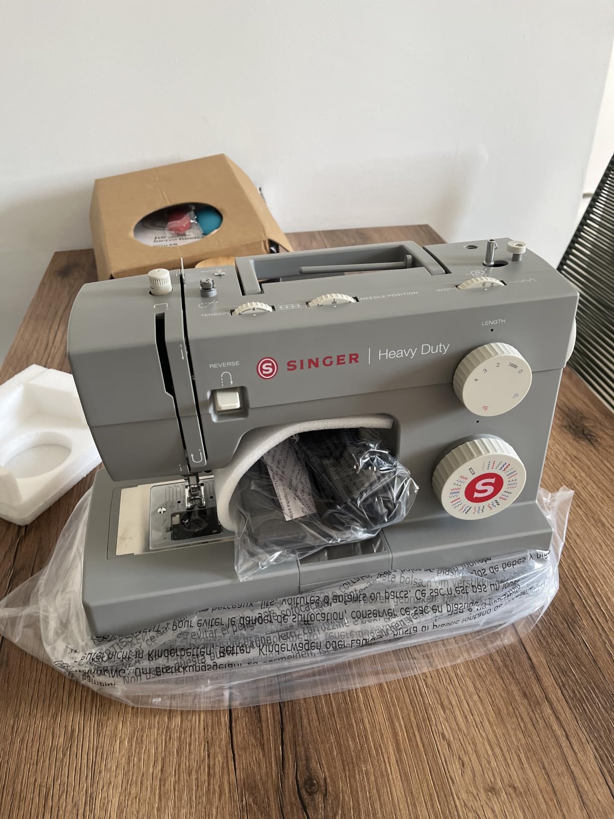 SINGER® 4432 (Black) High Speed Heavy Duty Sewing Machine + Accessory Kit | 32 stitches deliver 110 applications, 50% more power, for thick fabrics, 1100 stitches/ minute, 1-step buttonhole customer photo 2