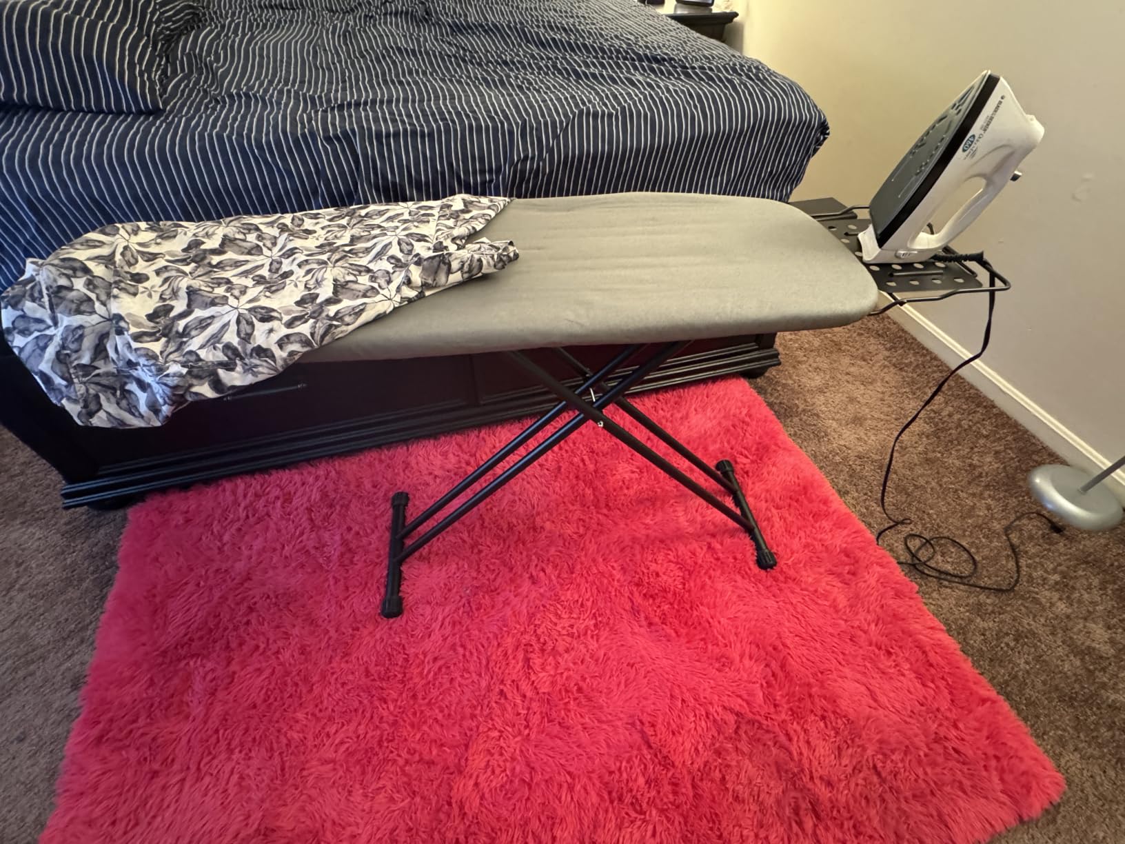 Jakeefud Deluxe Ironing Board with Heat Resistant Cover and Thicken Felt Pad, Heavy Sturdy Legs, Full Size Hanger Iron Board, Foldable (L-Grey) customer photo 2