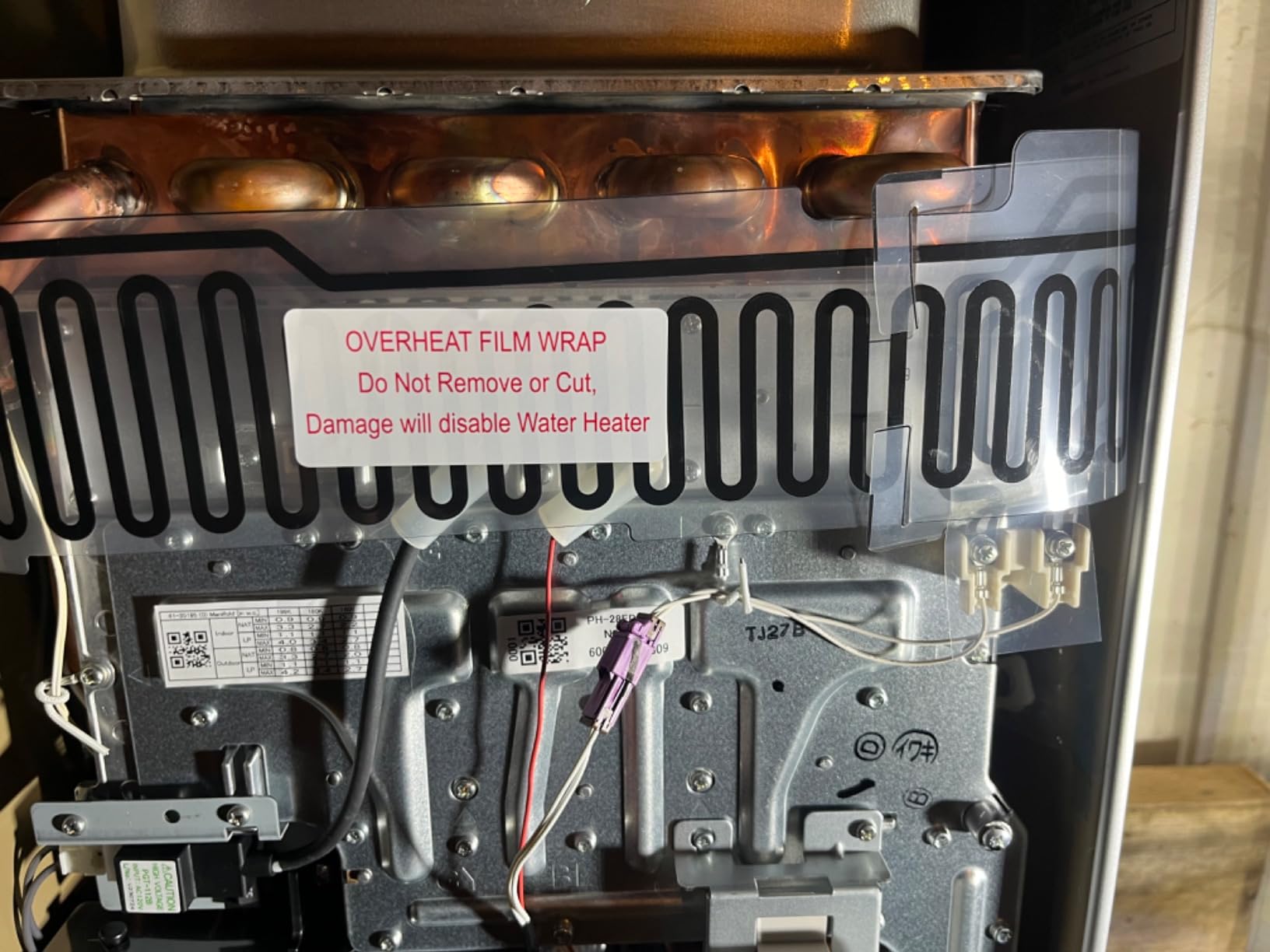 Rheem RTG Series 9.5 GPM Natural Gas Tankless Water Heater Indoor | 199,900 BTUs High Efficiency Non-Condensing customer photo 2