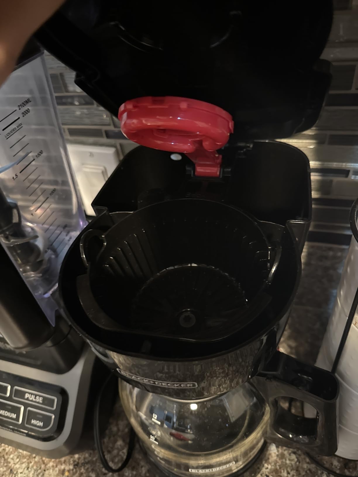 BLACK+DECKER 12-Cup Coffee Maker with Easy On/Off Switch, Easy Pour, Non-Drip Carafe with Removable Filter Basket, Vortex Technology, Black customer photo 1