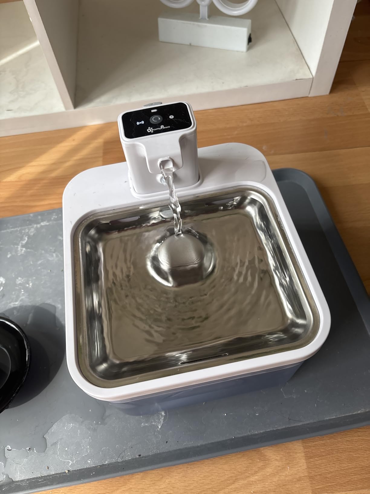 DownyPaws Cat Water Fountain Cordless, 84oz/2.5L Fursink Wireless Pet Water Fountains for Cats Indoor, Battery Operated Cat Drinking Fountain with Motion Sensor, Ultra Quiet Pump, BPA-Free, Black Pro customer photo 2