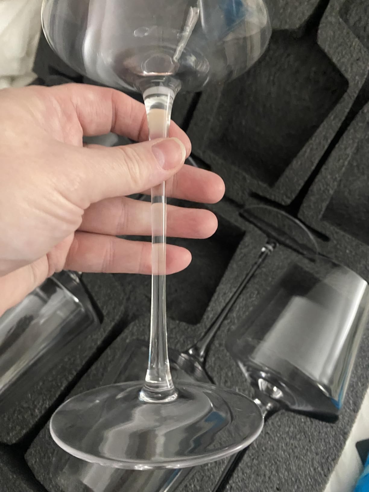 Chouggo 21Oz Crystal Wine Glasses Set of 6, Premium Large White or Red Wine Glasses, Hand Blown Tall Long Stem, Gifts for Women, Men, Wedding, Anniversary, Christmas, Birthday customer photo 1