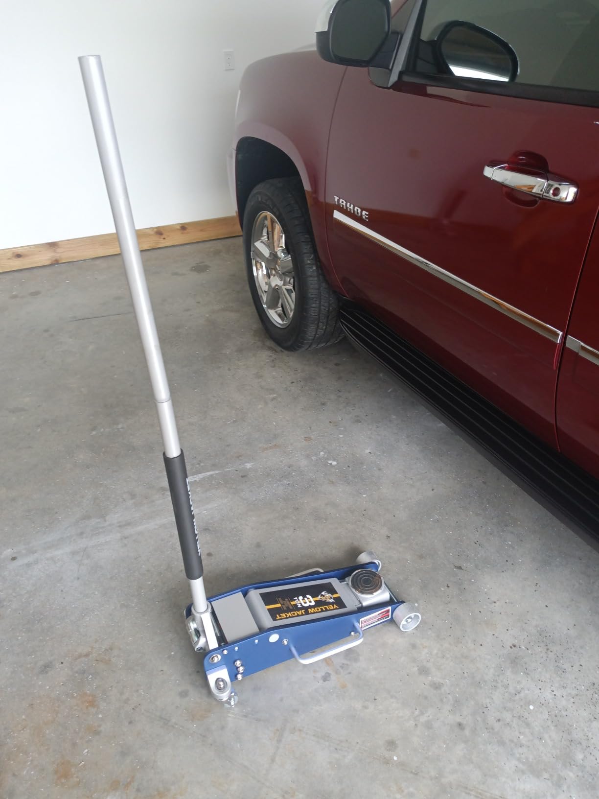 YELLOW JACKET Floor Jack 3 Ton Hydraulic Low Profile Aluminum and Steel Racing Car Jack with Fast Lifting Dual Pump for SUV,Truck, MVP, 6600 lbs Capacity customer photo 1
